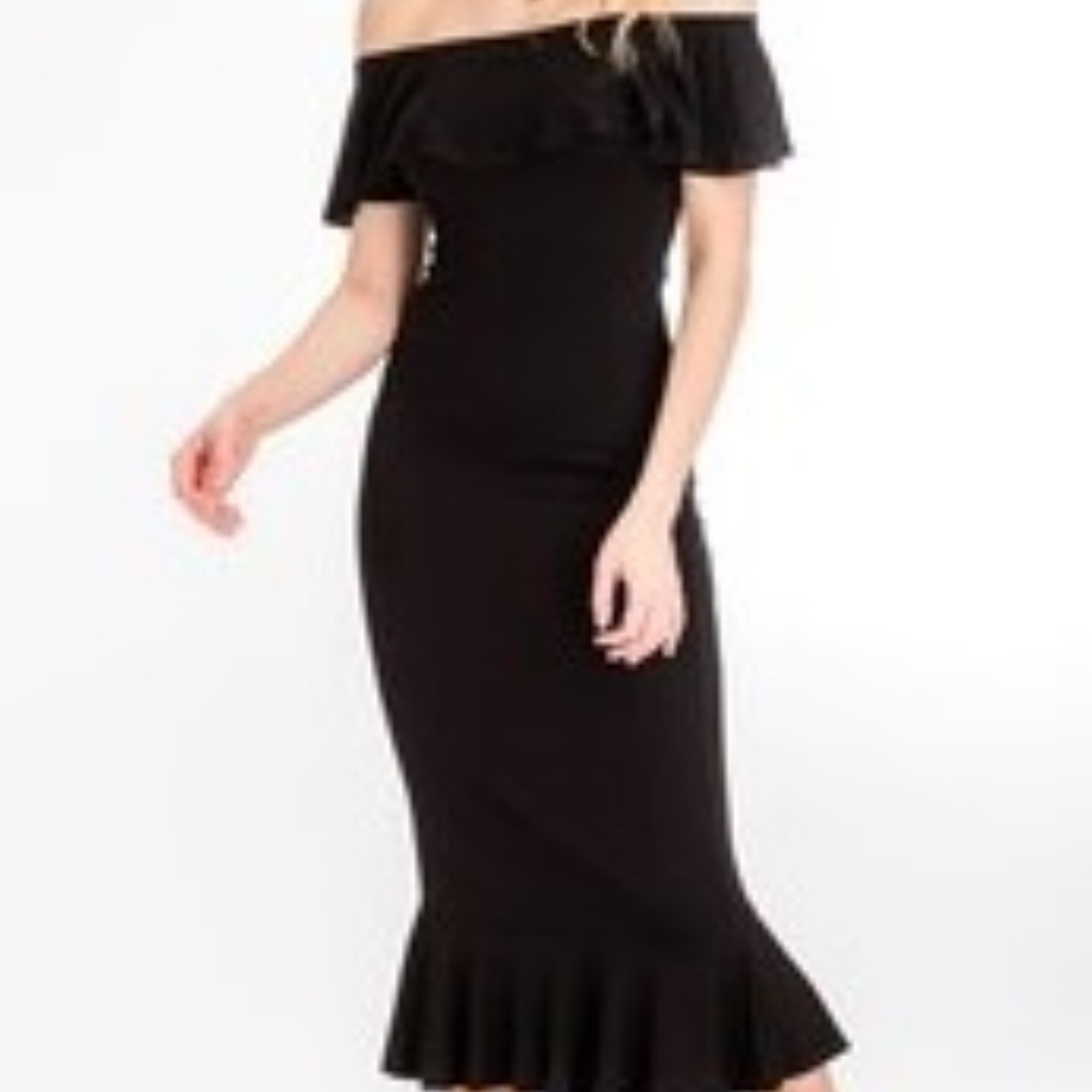 Black off the shoulder mermaid silhouette dress